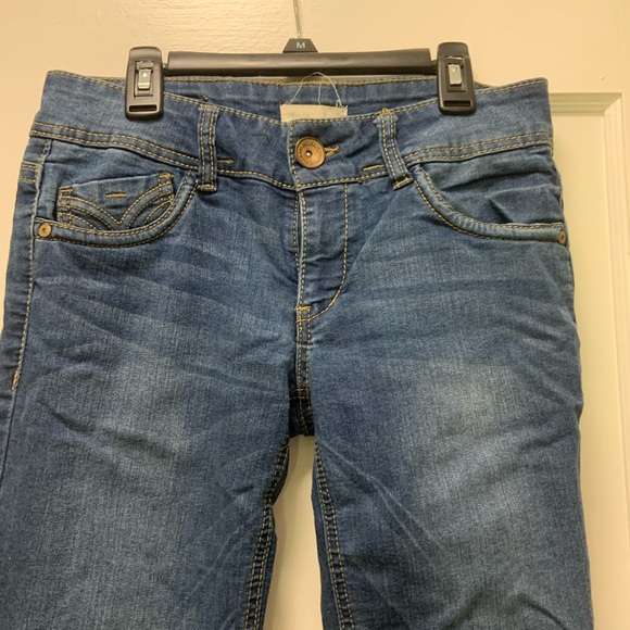 Buckle Jeans - Picture 2 of 4